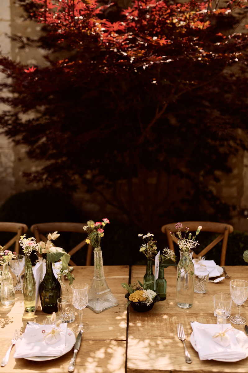 Photographe-mariage-paris-dime-giverny-pierre-yves-queignec-0011 1 – photographe mariage paris Décor de table en fin de journée, bougies et fleurs séchées