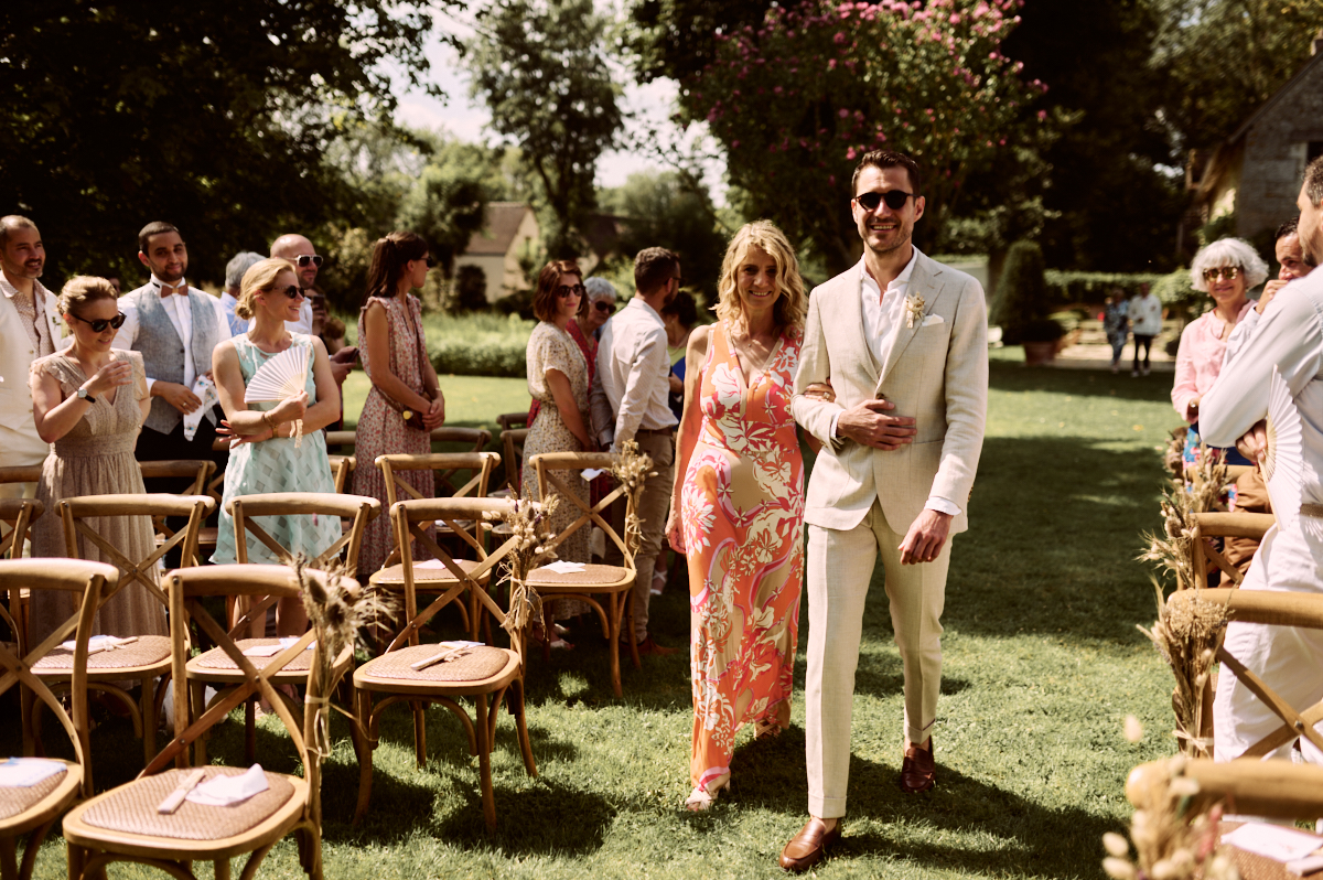 Photographe-mariage-paris-dime-giverny-pierre-yves-queignec-0031 – photographe mariage paris Invités rassemblés dans le parc avant la cérémonie