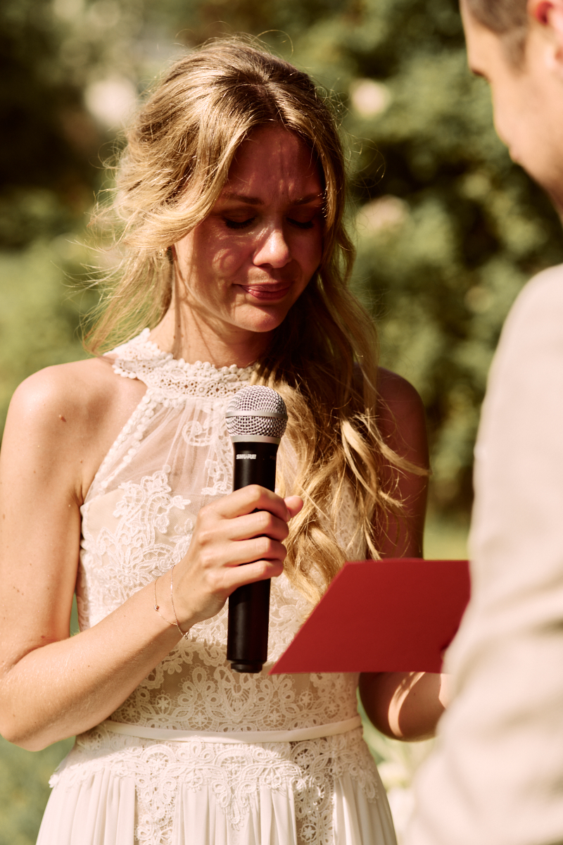 Photographe-mariage-paris-dime-giverny-pierre-yves-queignec-0050 – photographe mariage paris La mariée émue prononce son discours