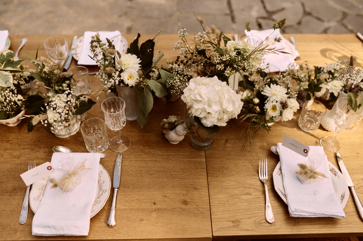 Photographe-mariage-paris-dime-giverny-pierre-yves-queignec-0063 – photographe mariage paris Composition florale au centre de la table des mariés